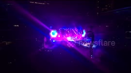 Man proposes to girlfriend during Coldplay concert in Melbourne