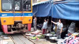 Amazing market in Thailand sets up shop on active trainline
