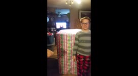 Firefighter dad surprises children in present after returning home in time for Christmas