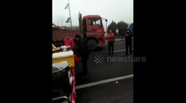 Heavy smog causes parcels delay in China