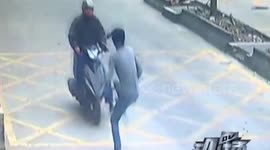 Kung-fu lorry driver kicks phone thief off motorscooter