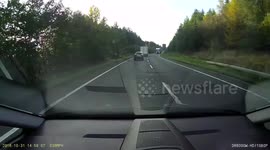 Dash cam footage of a tyre flying off an HGV on Snake pass (snake road)