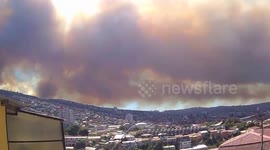Newsflare Edit - Major fire breaks out in Valparaiso, Chile