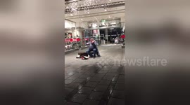 Newsflare Edit - Violinists magnificent street performance in Munich, Germany on NYE