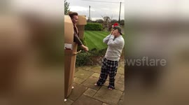 Man turns up on brother's doorstep in cardboard box for Christmas