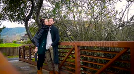 Man shocks girlfriend with surprise proposal while taking photo