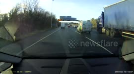 Dash Cam Footage Of Ice Falling off R.S.L HGV and smashing hitting my car
