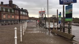 Blakeney, Norfolk prepares for possible flooding