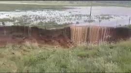 Large sinkhole caught on camera in Northern Cape, South Africa