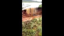 Water starts gushing out of sinkhole in Northern Cape, South Africa