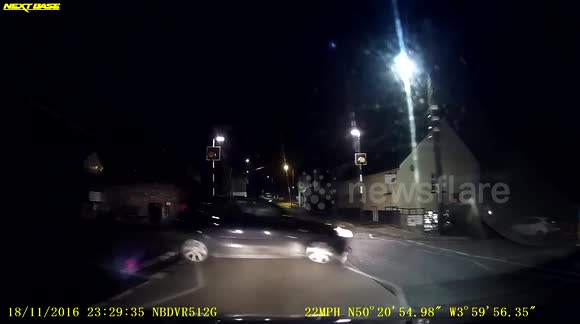 Dashcam near miss - driver fails to stop at junction