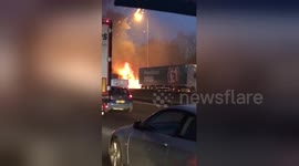 Newsflare Edit - Lorry on fire on M25 during morning rush hour