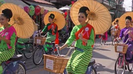 Thai people pay respect to late king during Bo Sang festival