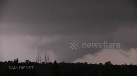 Tornado touches down during storm in Louisiana