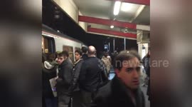 Newsflare Edit - Comuter pile up at Elephant & Castle Train station  https://t.co/Jnb3pcLq9v