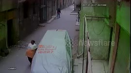 The moment of kidnapping woman's bag