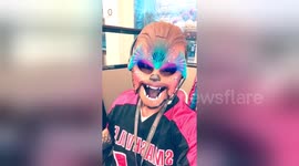 Newsflare Edit - Chewbacca discovers Snapchat