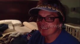 Snake yawns in ladies face