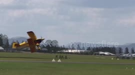 Amazing airshow stunt