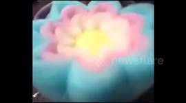 Chef creates impressive, flower-shaped candy floss