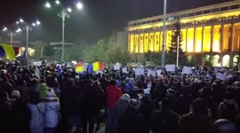 Huge protest in front of the Romanian Government