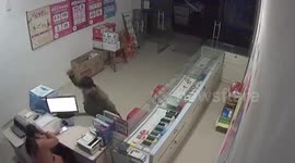 Teenager attacks phone shop staff after being refused to top-up phone with less money