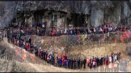 500 family members get together for massive intergenerational photo