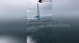Catamaran mast collapses during record attempt
