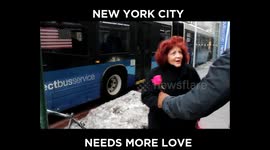 Man hands out Roses to Strangers in New York City 