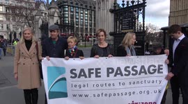 Juliet Stevenson and other celebrities campaign to not end Dubs scheme in London