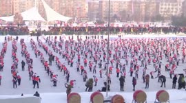 1000 students whip tops on icy ground to break world record