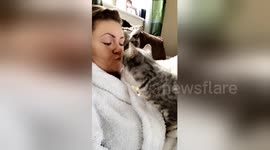 Newsflare Edit - Morning kisses