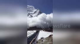 Avalanche buries Chinese tourist attraction in snow