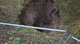 Sinkhole appears in Oxfordshire Wood
