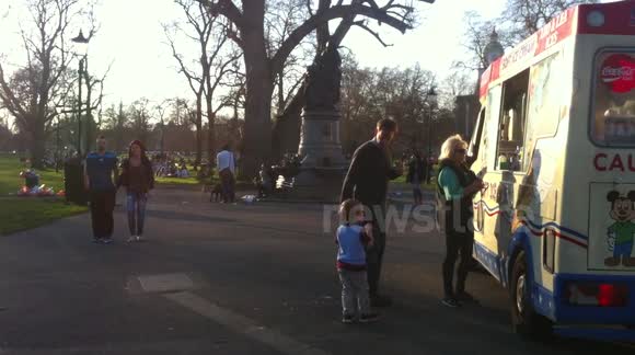 Warm March day attracts crowds to Clapham Common