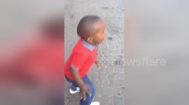 Newsflare Edit - My son's reaction to seeing an aeroplane up close is priceless ????????????????