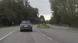 [Italy] Driver falls asleep and crashes in a ditch