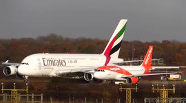 A380 VS A319 | Emirates A380 Swamps Easyjet A319 | Size Comparison  | Gatwick Airport