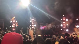 blink-182 invites boy on stage in Orlando, Florida 5/4/17