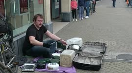 He's got rhythm! Amazing busker plays drums with old kitchen utensils