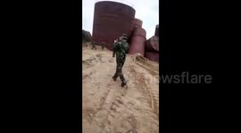 广西钦州上百吨浓硫酸泄漏  商铺关门人员紧急撤离