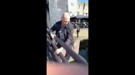 Papa is levensredder! Daddy to the rescue!! Hij spoort niet ????