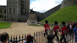Newsflare Edit - Queen's Guard screams warning to tourist
