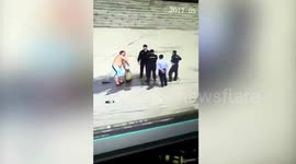 营口   男子庙会欲点液化气罐泄愤 民警英勇化解险情