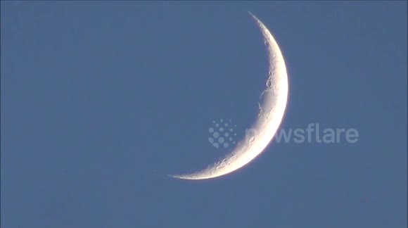 Second Moon Phase (Growing Sickle) Full HD