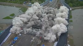 30-year-old bridge demolished in northern China