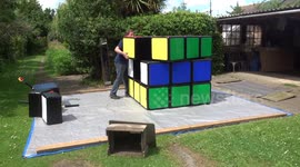 Man assembles world's largest Rubik's Cube puzzle
