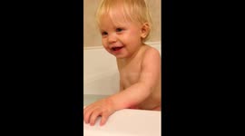 Baby Carsyn Farting in the Bathtub. Funny baby farts