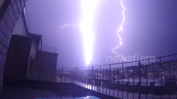 Lightning strike hits British Airways i360 Tower in Brighton