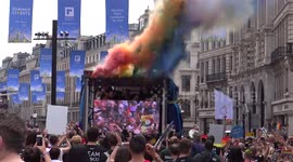 Tesco lorry spread colourful smoke for London Paride 2017
